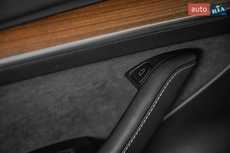 Седан Tesla Model 3 2023 в Одесі