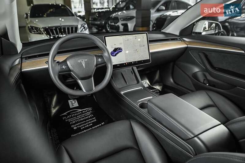 Седан Tesla Model 3 2023 в Одесі