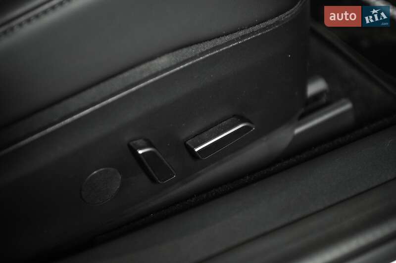 Седан Tesla Model 3 2023 в Одесі