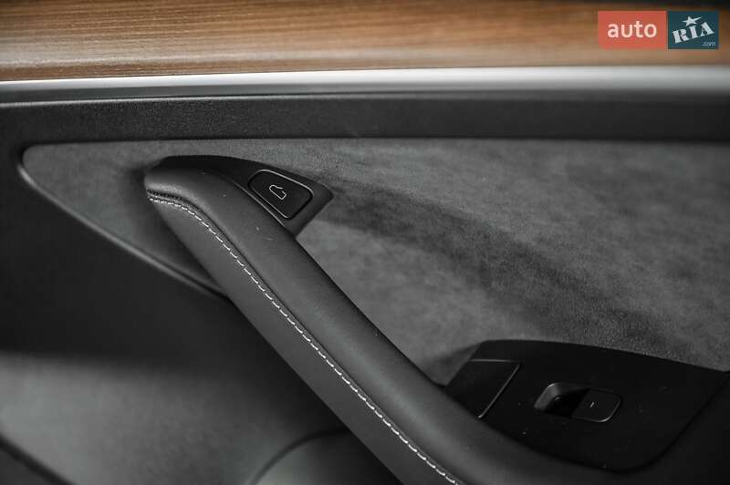 Седан Tesla Model 3 2023 в Одесі