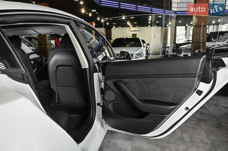 Седан Tesla Model 3 2023 в Одесі