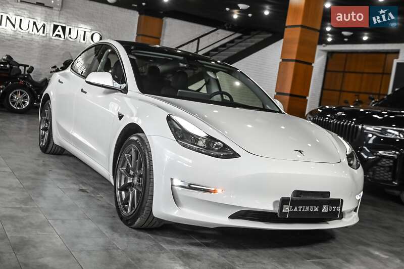 Седан Tesla Model 3 2023 в Одесі