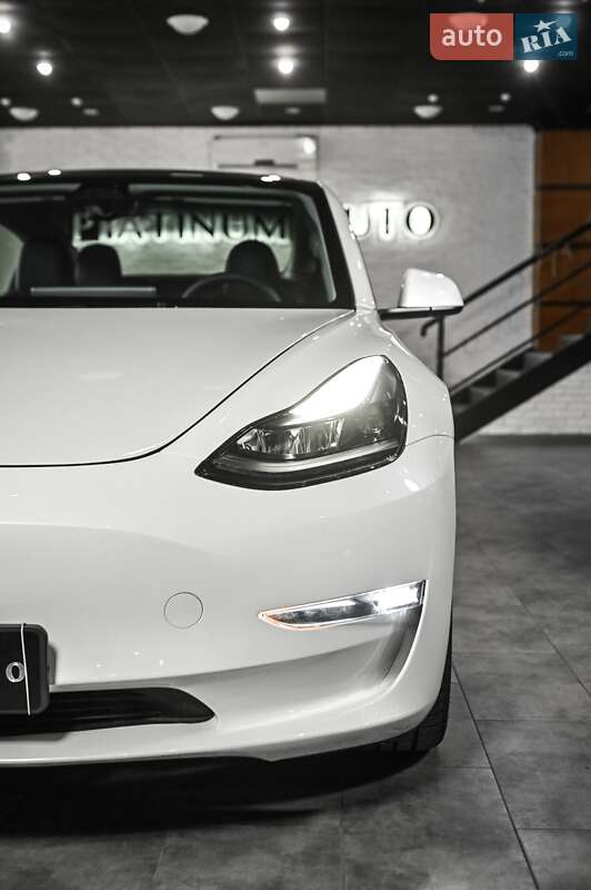 Седан Tesla Model 3 2023 в Одесі
