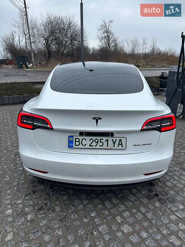 Седан Tesla Model 3 2022 в Львове