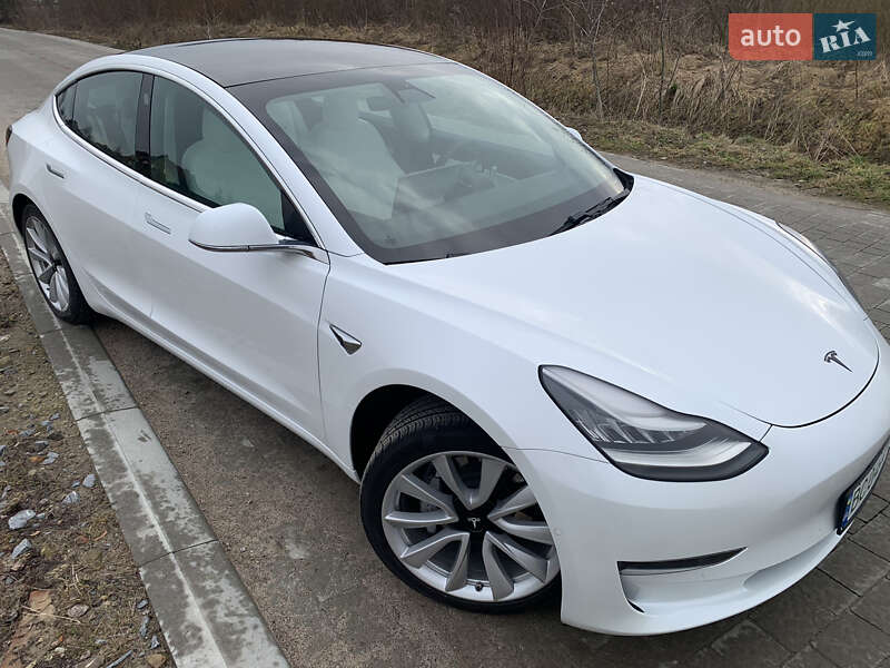 Седан Tesla Model 3 2019 в Львові