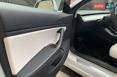Седан Tesla Model 3 2019 в Львові