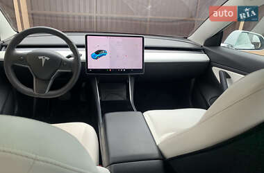 Седан Tesla Model 3 2019 в Львові
