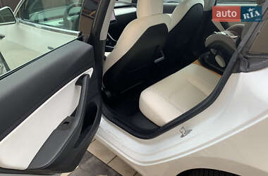 Седан Tesla Model 3 2019 в Львові