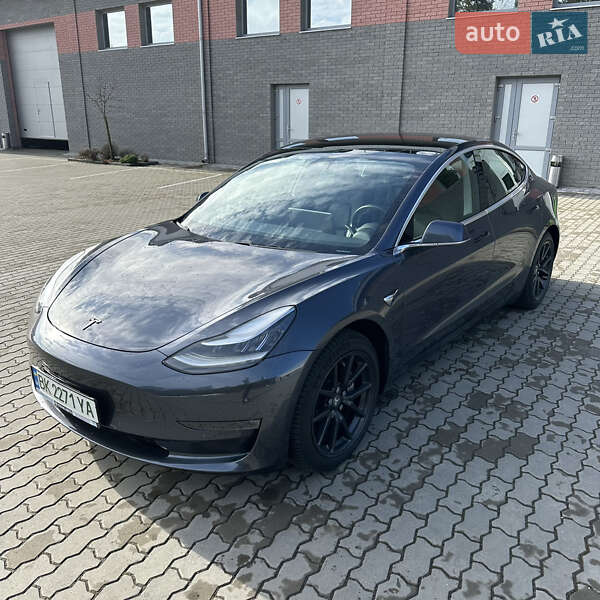 Седан Tesla Model 3 2019 в Костопілі