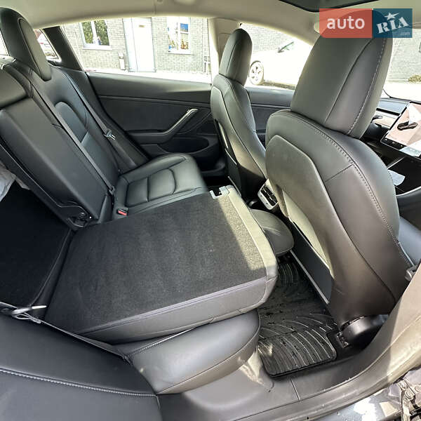 Седан Tesla Model 3 2019 в Костопілі