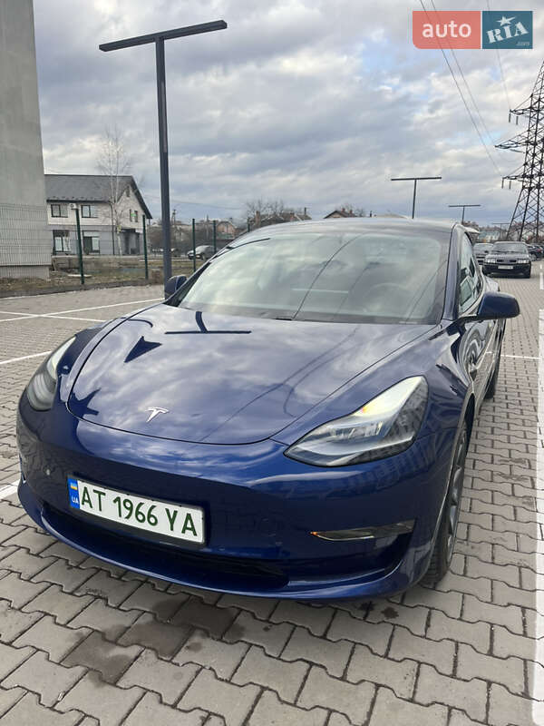Седан Tesla Model 3 2021 в Ивано-Франковске