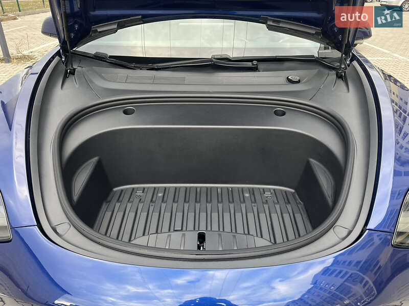 Седан Tesla Model 3 2021 в Ивано-Франковске