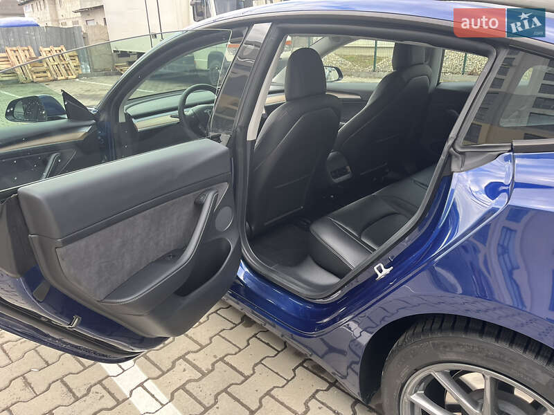 Седан Tesla Model 3 2021 в Ивано-Франковске