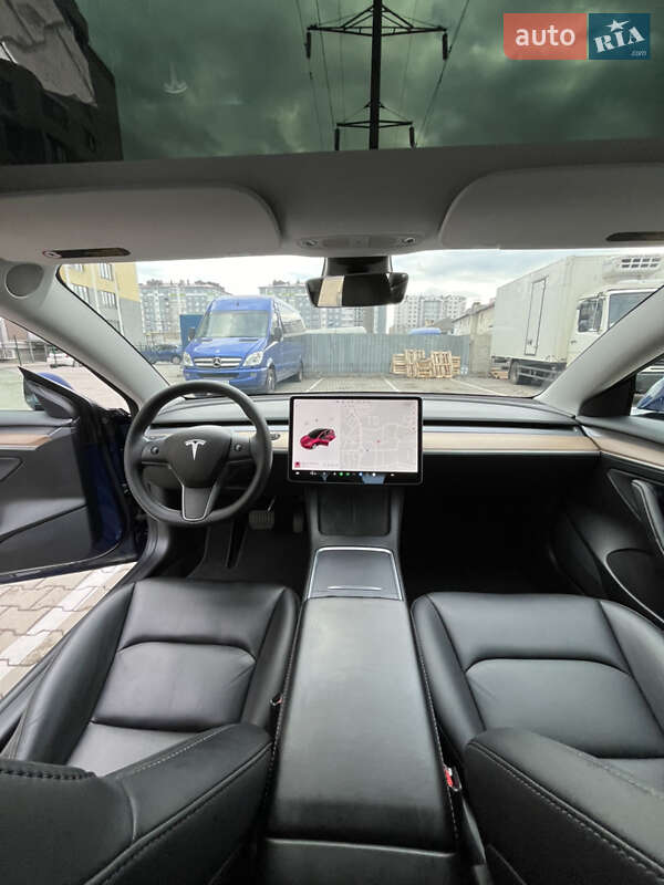 Седан Tesla Model 3 2021 в Ивано-Франковске