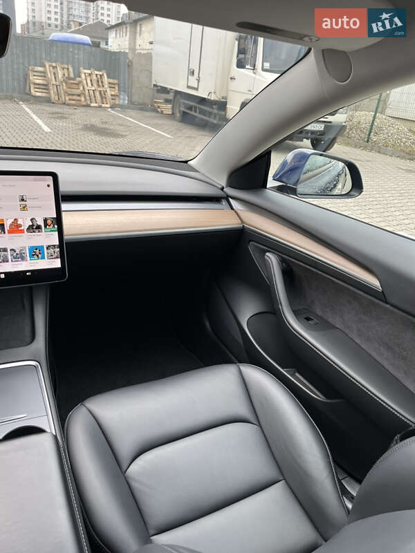 Седан Tesla Model 3 2021 в Ивано-Франковске