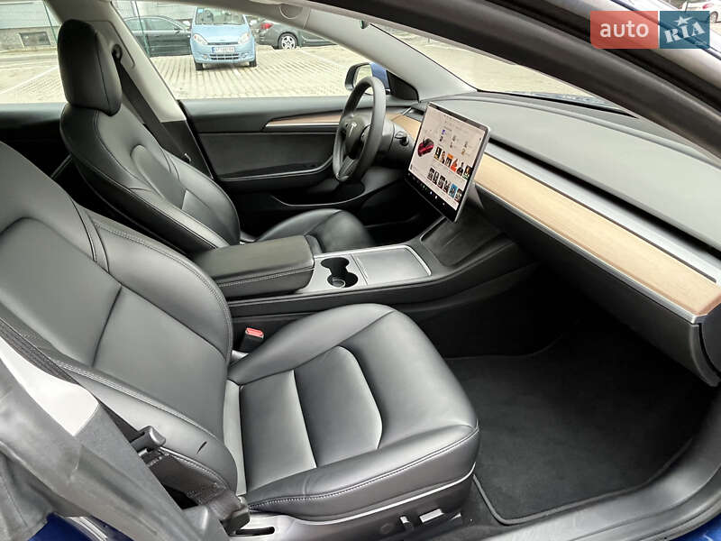 Седан Tesla Model 3 2021 в Ивано-Франковске
