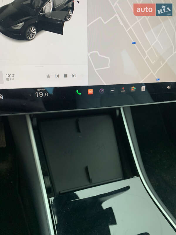 Седан Tesla Model 3 2019 в Львові