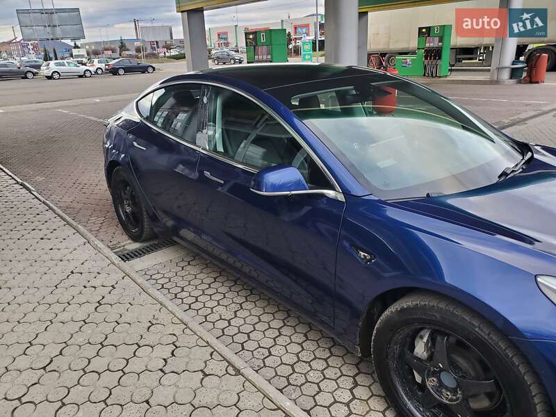 Седан Tesla Model 3 2018 в Львові
