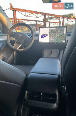 Седан Tesla Model 3 2021 в Луцке