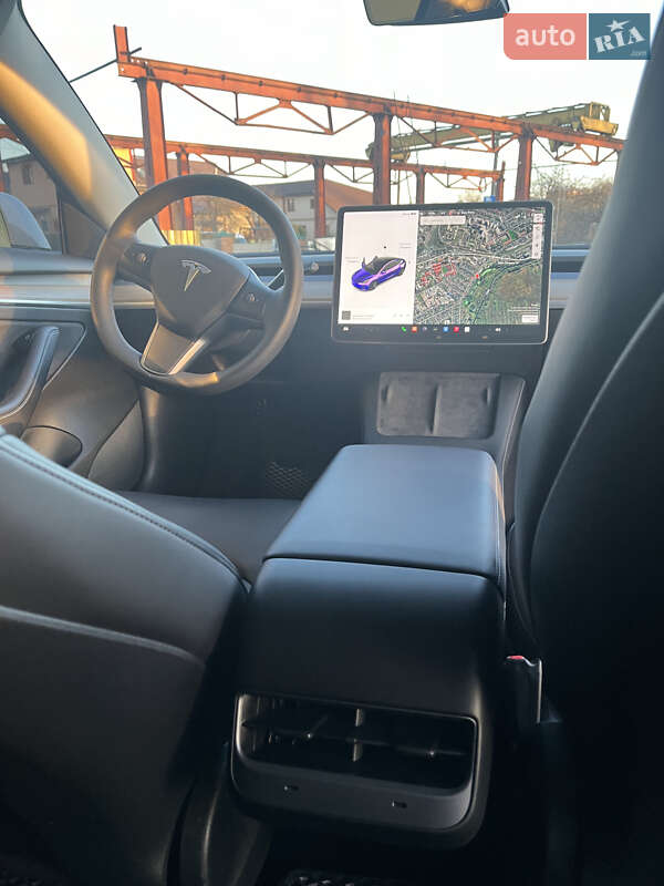 Седан Tesla Model 3 2021 в Луцке