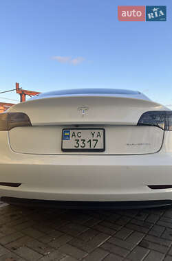 Седан Tesla Model 3 2021 в Луцке