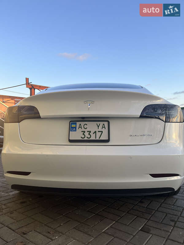 Седан Tesla Model 3 2021 в Луцке