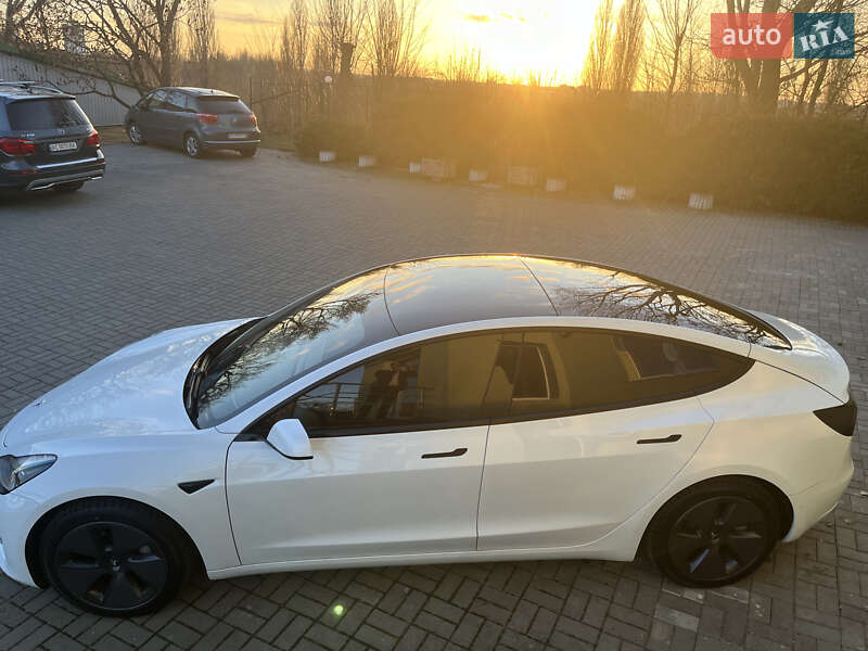 Седан Tesla Model 3 2021 в Луцке