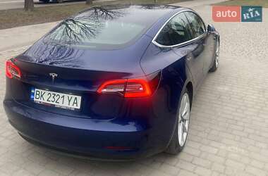Седан Tesla Model 3 2019 в Ровно