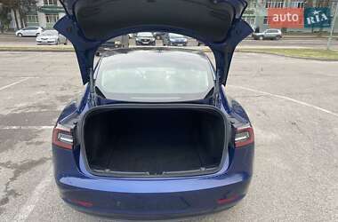 Седан Tesla Model 3 2019 в Ровно