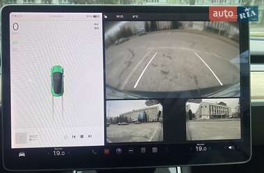 Седан Tesla Model 3 2019 в Ровно