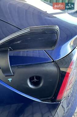 Седан Tesla Model 3 2019 в Ровно