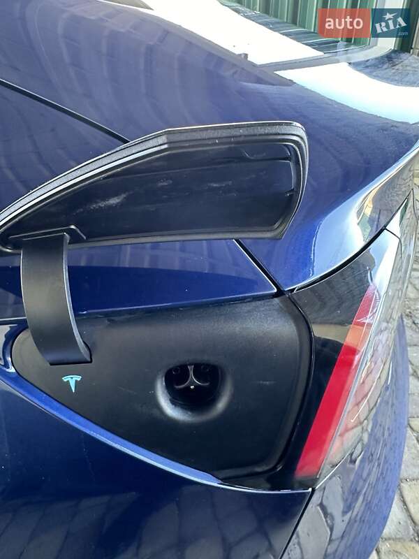 Седан Tesla Model 3 2019 в Рівному
