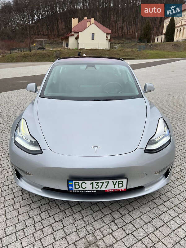 Седан Tesla Model 3 2018 в Львові