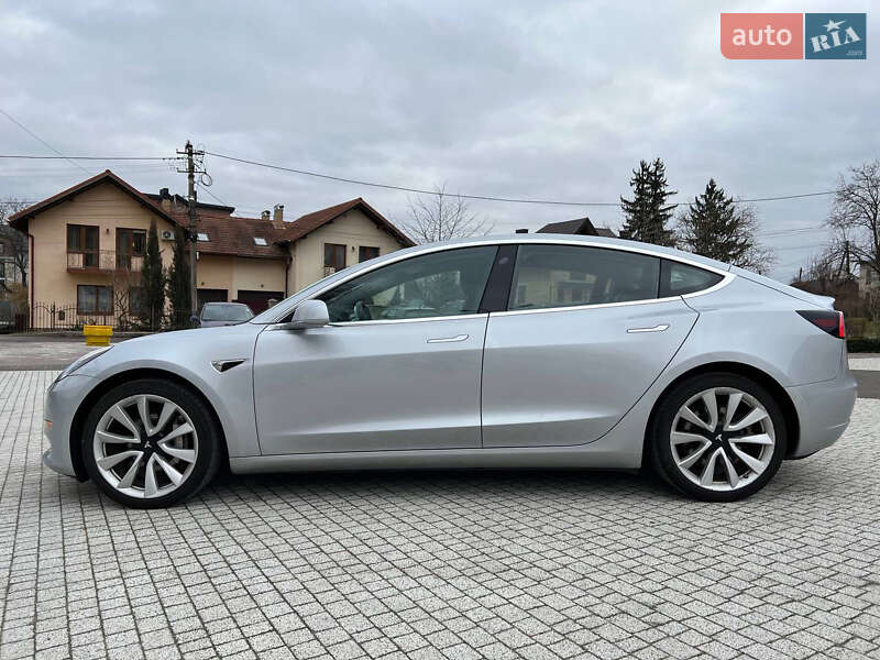Седан Tesla Model 3 2018 в Львове