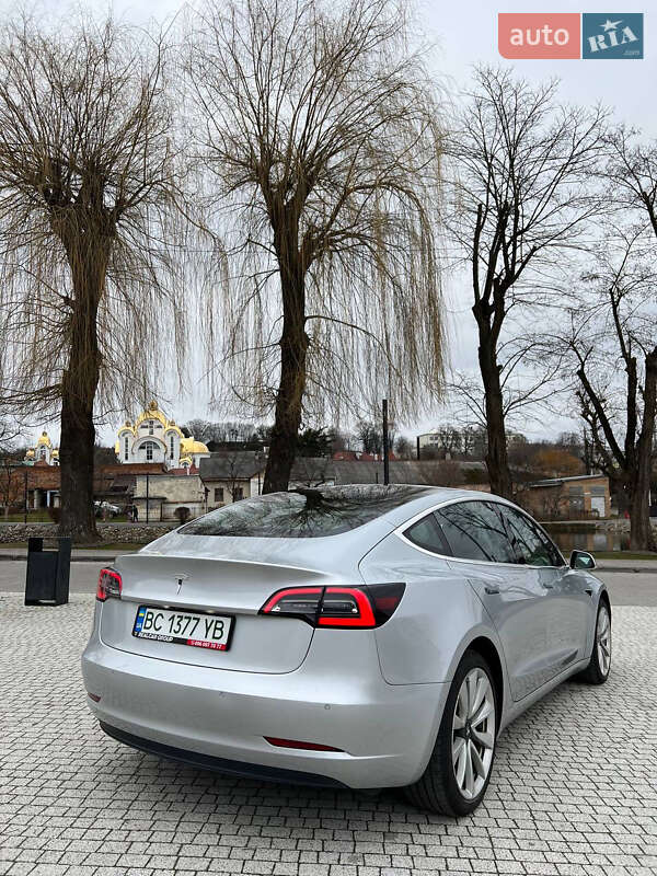 Седан Tesla Model 3 2018 в Львове