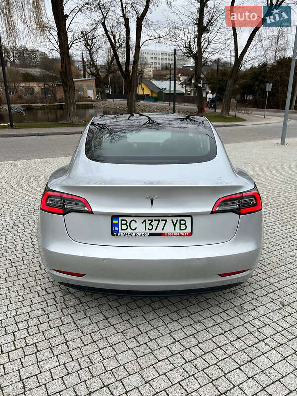 Седан Tesla Model 3 2018 в Львове
