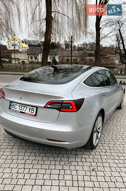 Седан Tesla Model 3 2018 в Львове