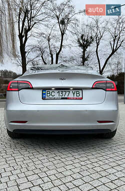 Седан Tesla Model 3 2018 в Львове