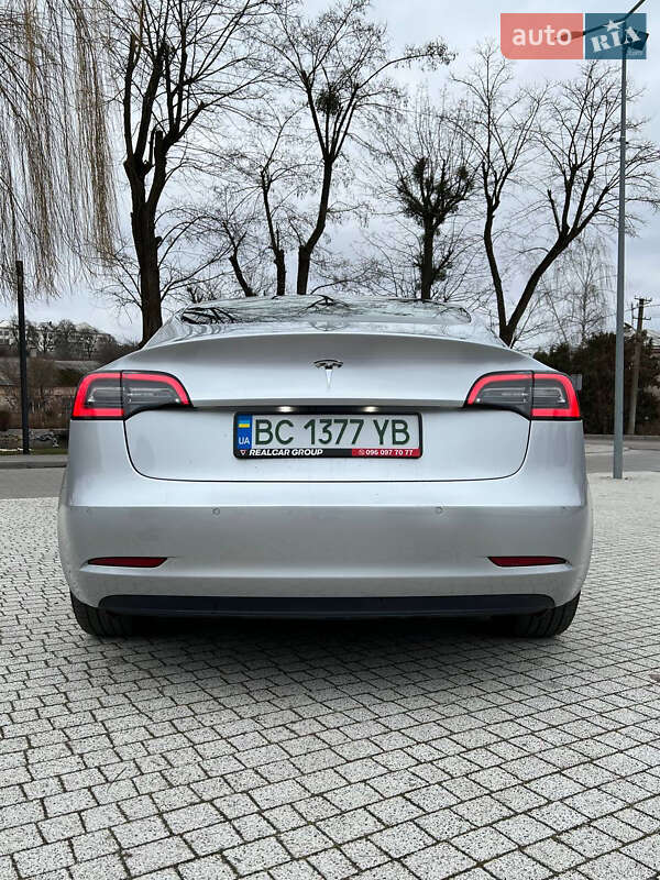 Седан Tesla Model 3 2018 в Львове