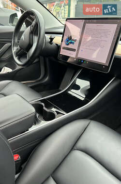 Седан Tesla Model 3 2018 в Львове