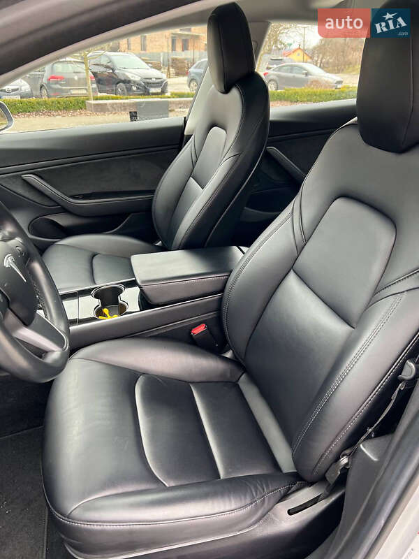 Седан Tesla Model 3 2018 в Львові