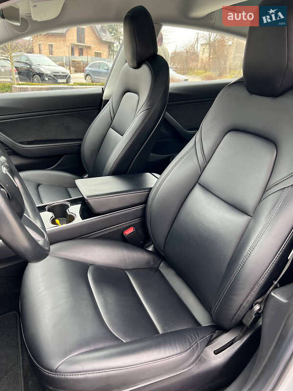 Седан Tesla Model 3 2018 в Львове