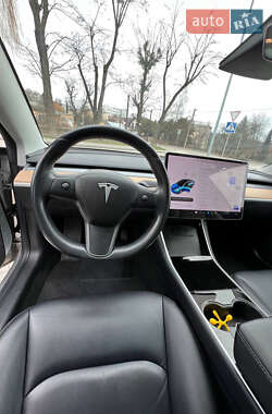 Седан Tesla Model 3 2018 в Львове