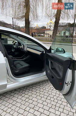 Седан Tesla Model 3 2018 в Львові