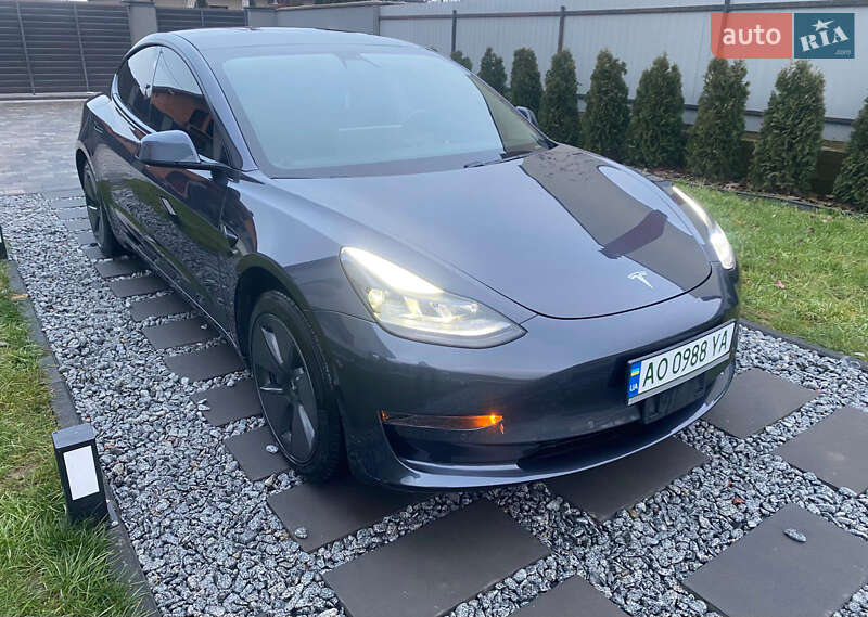 Седан Tesla Model 3 2021 в Ужгороді