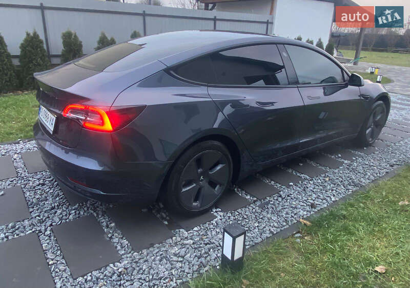 Седан Tesla Model 3 2021 в Ужгороді