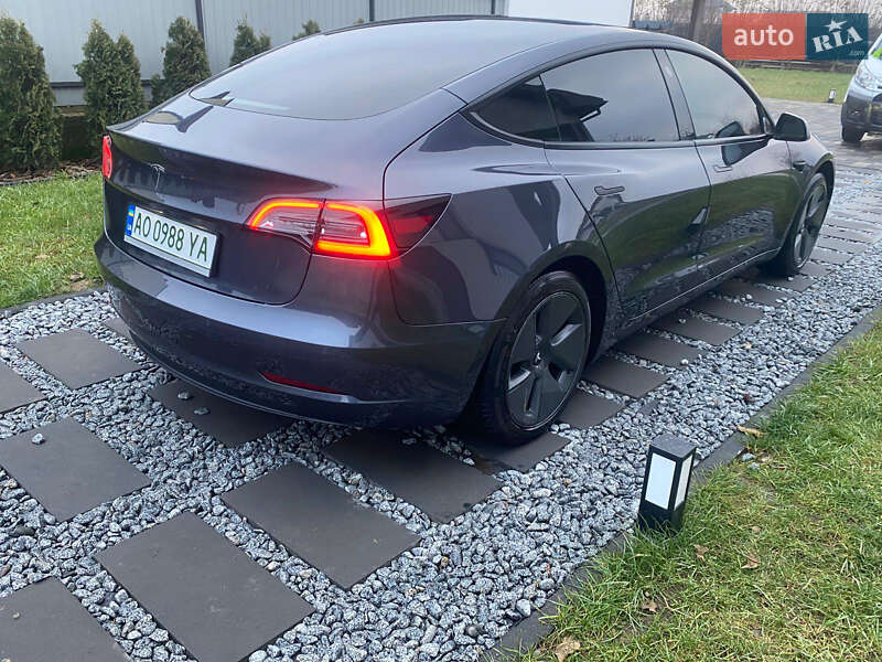 Седан Tesla Model 3 2021 в Ужгороді