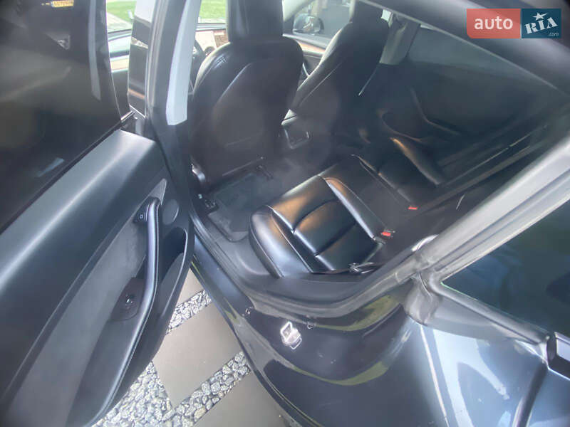 Седан Tesla Model 3 2021 в Ужгороді