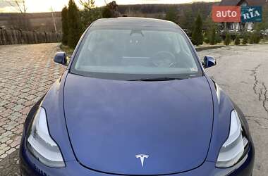 Седан Tesla Model 3 2023 в Черновцах