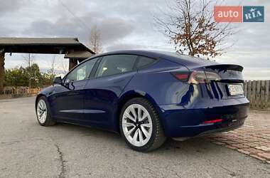Седан Tesla Model 3 2023 в Черновцах